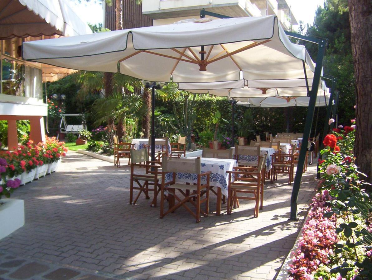 Hotel Escorial تّشيرفييا المظهر الخارجي الصورة