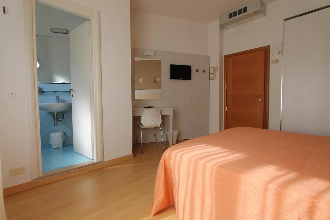 Hotel Escorial تّشيرفييا المظهر الخارجي الصورة