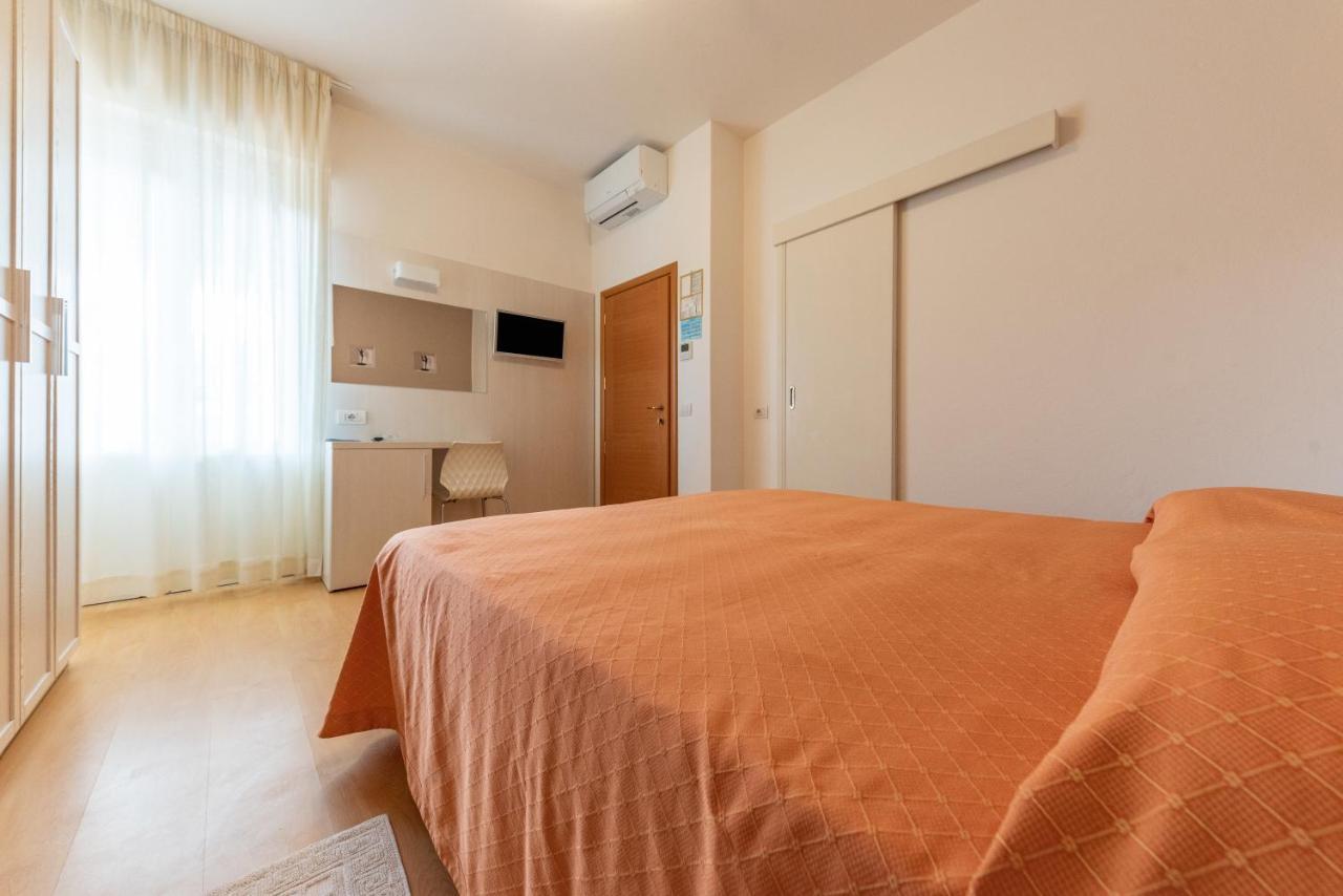 Hotel Escorial تّشيرفييا المظهر الخارجي الصورة