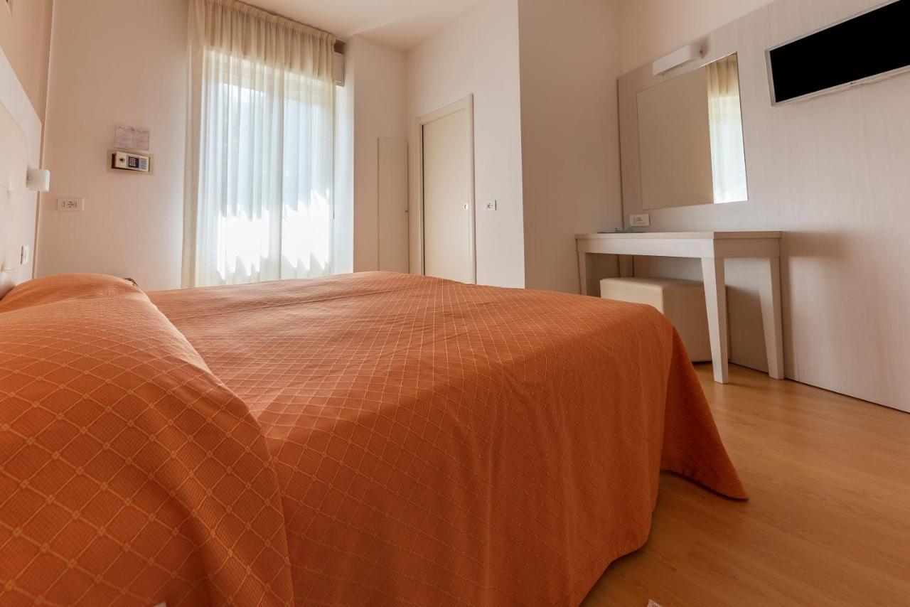 Hotel Escorial تّشيرفييا المظهر الخارجي الصورة