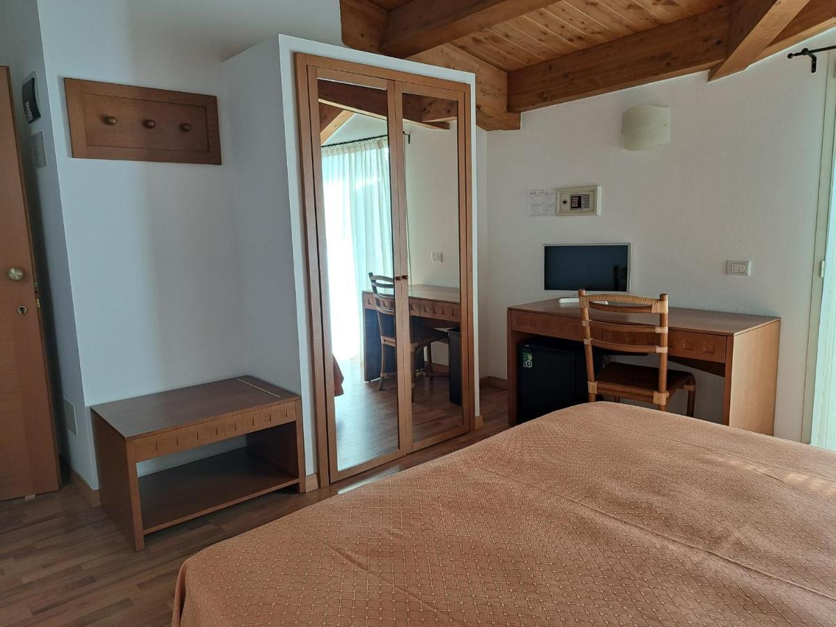 Hotel Escorial تّشيرفييا المظهر الخارجي الصورة