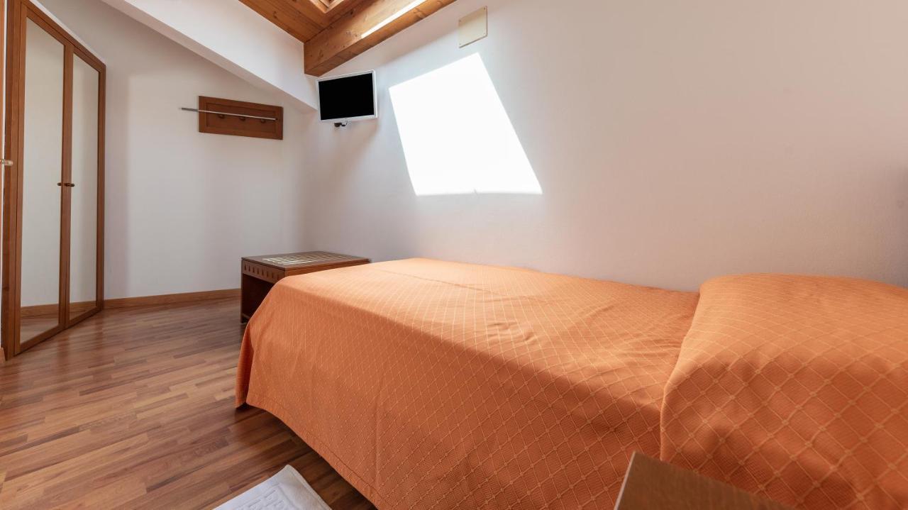 Hotel Escorial تّشيرفييا المظهر الخارجي الصورة