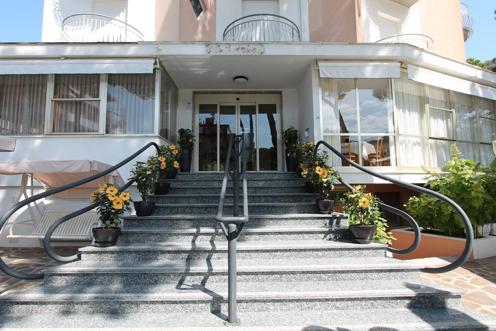 Hotel Escorial تّشيرفييا المظهر الخارجي الصورة