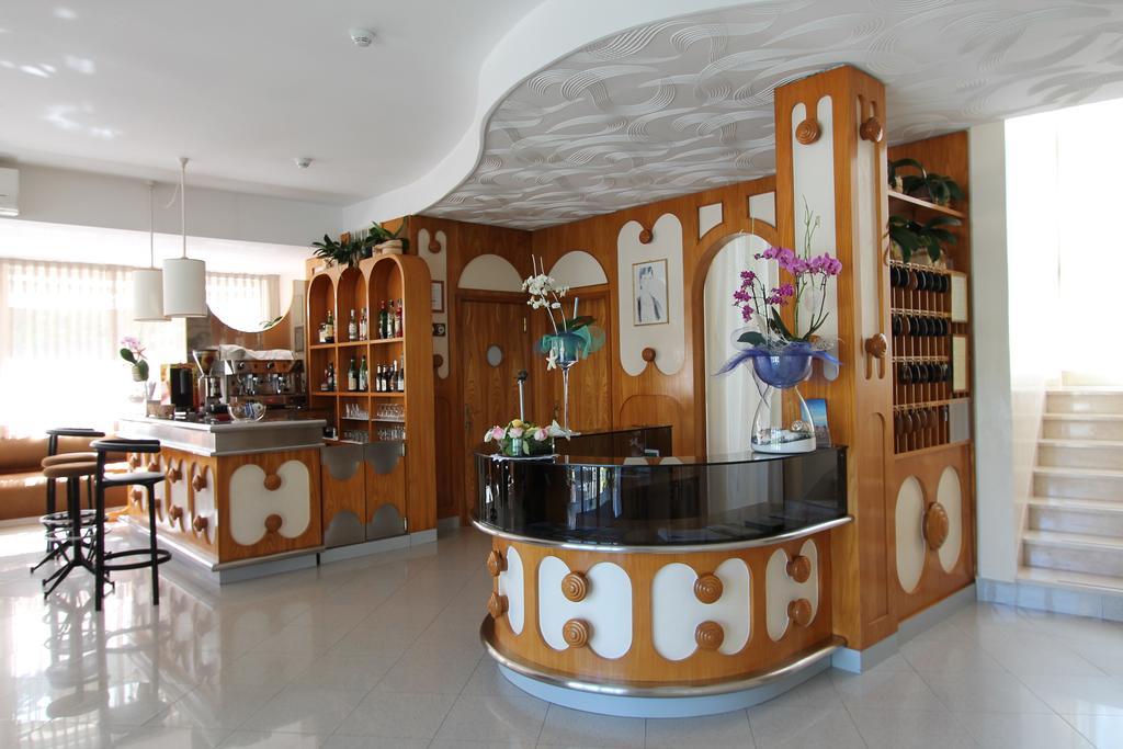 Hotel Escorial تّشيرفييا المظهر الخارجي الصورة