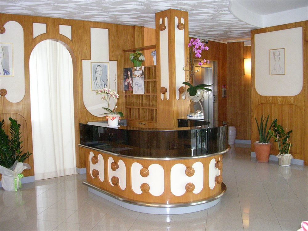 Hotel Escorial تّشيرفييا المظهر الخارجي الصورة