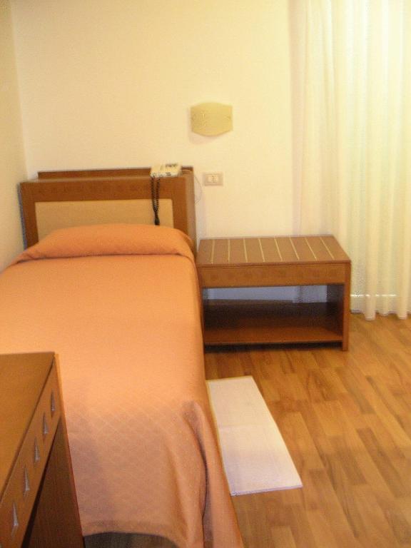Hotel Escorial تّشيرفييا الغرفة الصورة